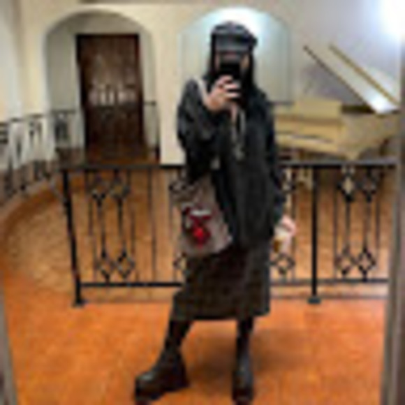 Meet your Posher, Gianna - Picture 1 of 1